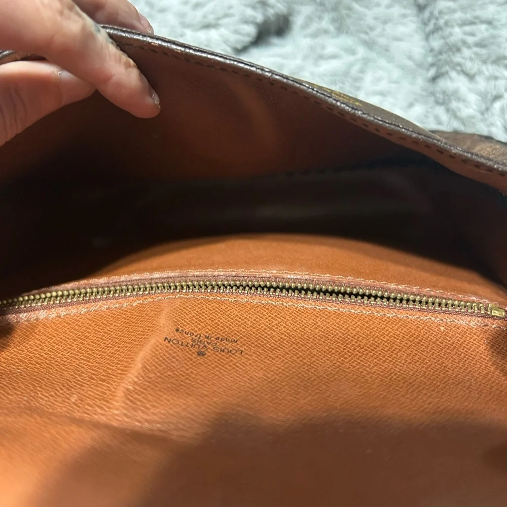 Lv world traveler bag with turquoise pendant vbb - Picture 6 of 10